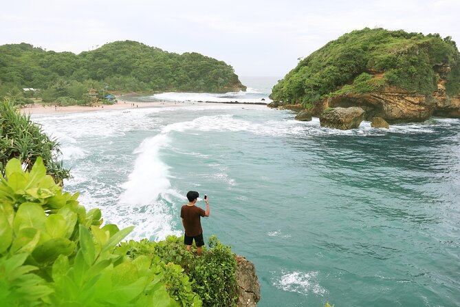 1 Day - Malang Beaches and Island Hopping // 06:30 - 17:30 - What the $47.55 price really covers