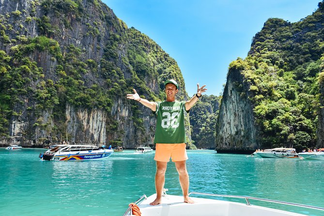 12 Islands Overnight Tour - Snorkeling and your first evening on Phi Phi Don