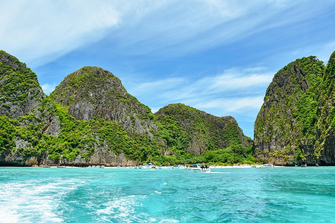 12 Islands Overnight Tour - A second snorkel, Bamboo Island, and the final beach stop