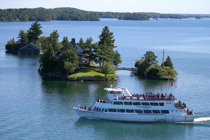 2-Hour Two Castle 1000 Islands Cruise from Ivy Lea - What the ride feels like on board
