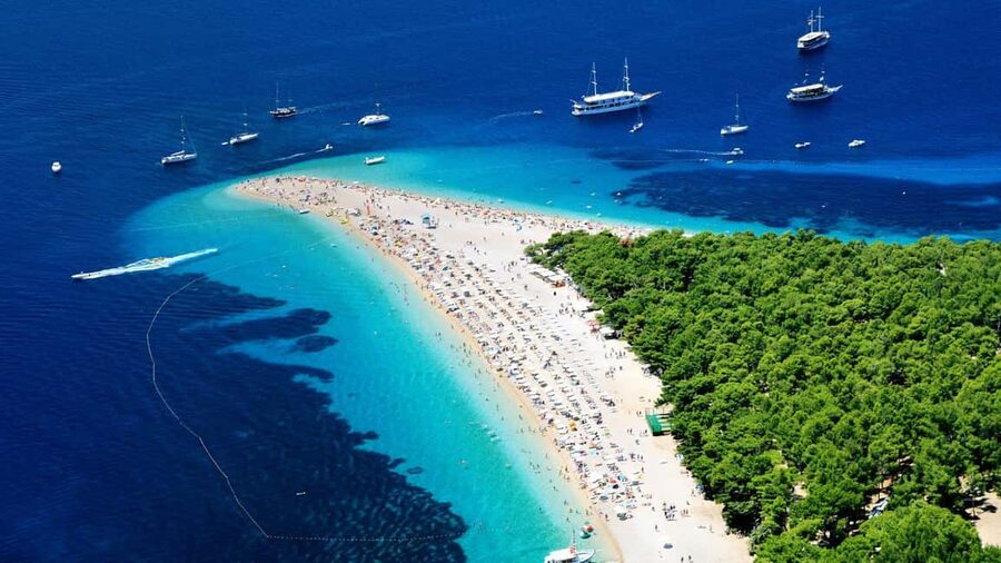 3 Islands Speedboat Tour: Golden Horn, Blue Lagoon & Jelsa - Leaving Makarska for the open Adriatic