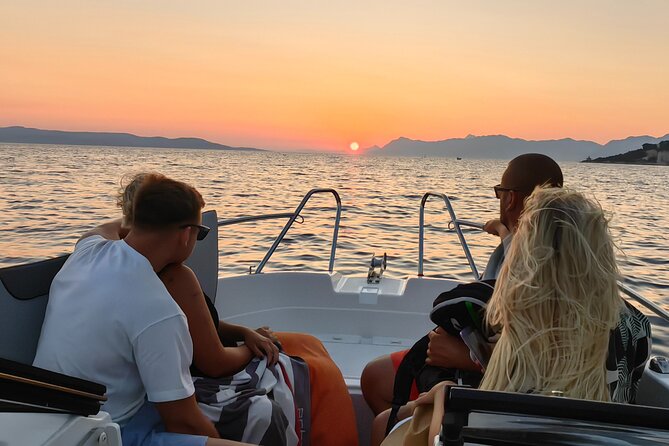 3 Islands Speedboat Tour: Golden Horn, Blue Lagoon & Jelsa Town - The guide can shape the whole day