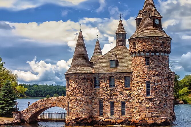 5-Hour 1000 Islands Boldt Castle Stopover Cruise from Gananoque - Zavikon Island and the tiny international bridge