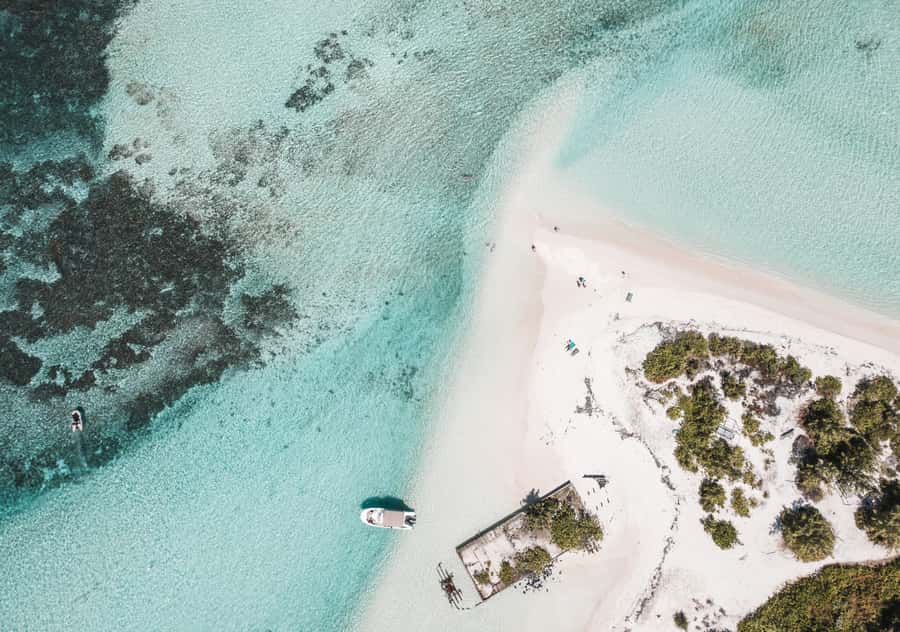 5 Islands Boat Trip, Snorkeling and Lunch on Ile aux Cerfs - A fast boat day across Mauritius