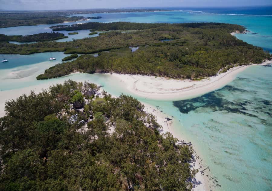 5 Islands Boat Trip, Snorkeling and Lunch on Ile aux Cerfs - The guide can shape the whole day