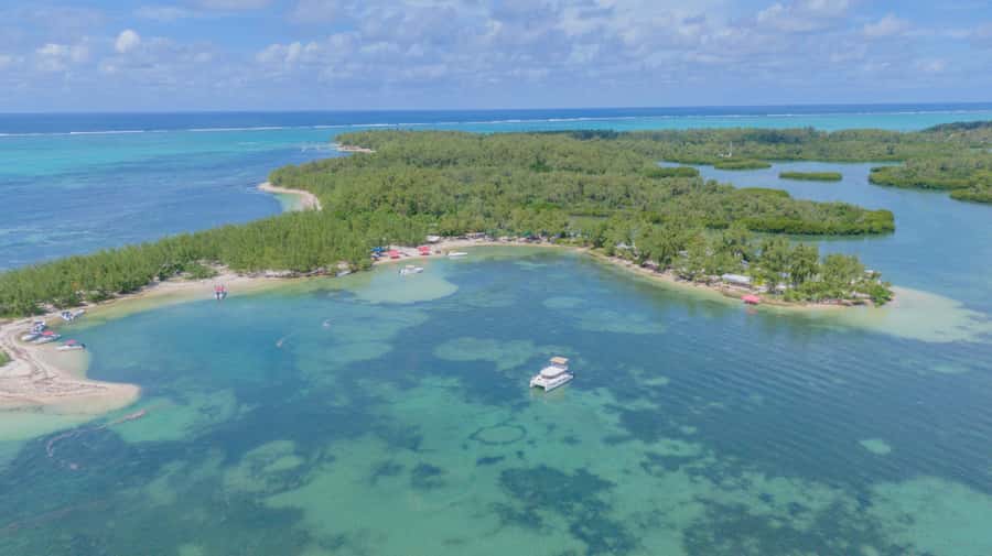 5 Islands Speedboat Cruise, Snorkeling + Lunch & Open Bar - Ile aux Fouqets lighthouse and the historic side