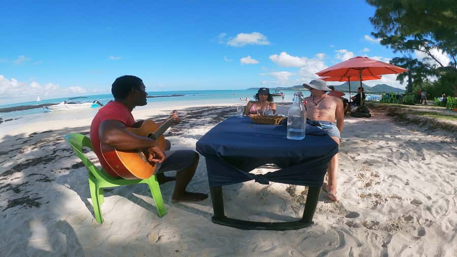 5 Islands Speedboat w/Snorkeling Sea Turtle + Lunch & Drinks - Starting at Trou d’Eau Douce