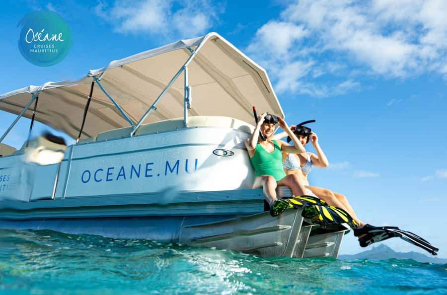 5 Islands Tour: New OCÉANE Private Pontoon Boat cruise - The Island Views Continue Toward Îlot Flamants