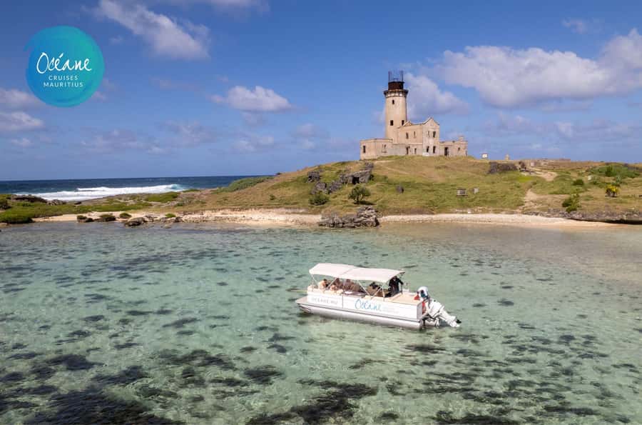 5 Islands Tour: New OCÉANE Private Pontoon Boat cruise - A Scenic Passage by Ile aux Cerfs