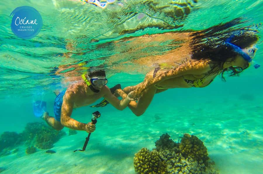 5 islands tour: New Private OCÉANE Speedboat - Ile aux Cerfs and lunch at La Flibuste
