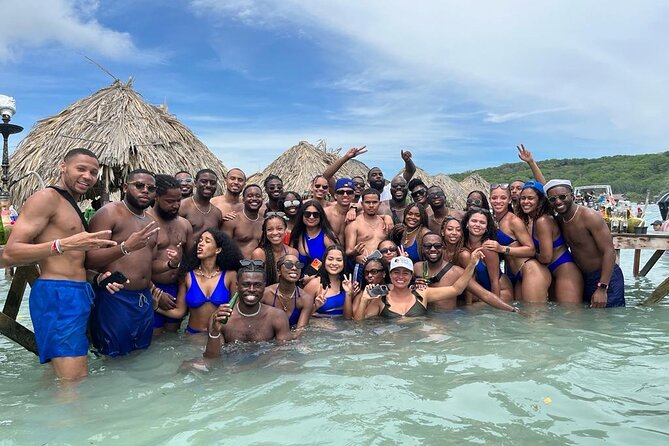 5 Islands VIP Escape : Snorkeling, Private Lunch & Open Bar - Cholón is for music, not quiet beach time