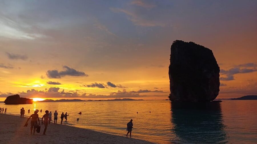 7 Islands sunset tour plus bioluminescent plankton + BBQ - Group size, comfort, and safety