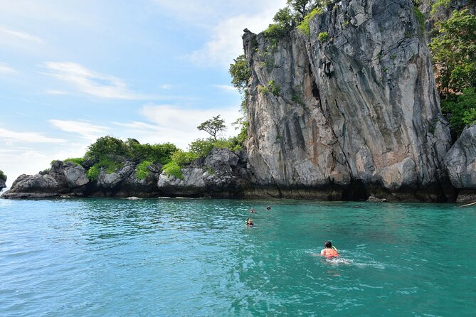7 Islands Sunset Tour with Buffet Dinner & Night Snorkeling - Guides, group size, and the value of the price