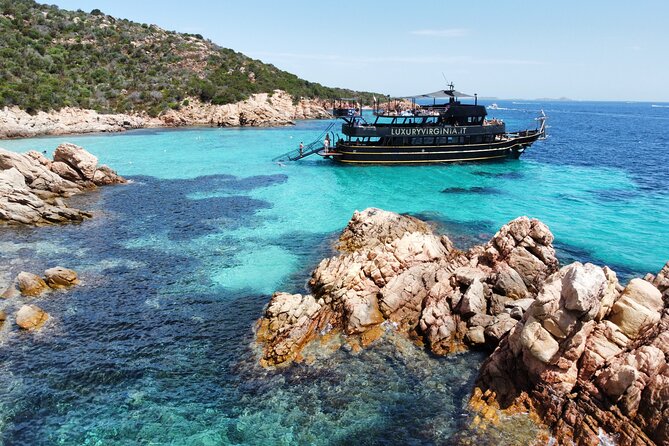 8-hour tour of the La Maddalena Archipelago Ponte VIP - Budelli’s Pink Beach, protected from the shore