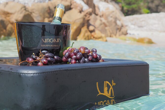 8-hour tour of the La Maddalena Archipelago Ponte VIP - An hour in La Maddalena town