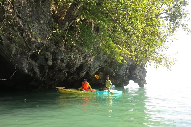 A full day exploring kayaking 3 islands (Talabeng sea cave) - Entering Talabeng Sea Cave by canoe