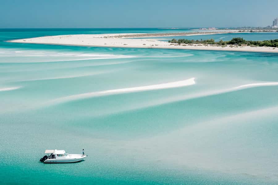 Abu Dhabi: 4-Hour Guided Cruise & Island Hopping - The Al Bateen meeting point needs patience