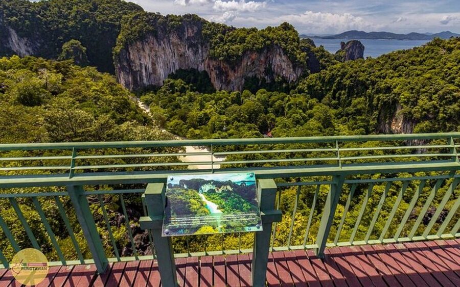 Ao Nang: Hong Islands Tour by Speedboat or Longtail Boat - The 360-degree viewpoint is worth the sweat