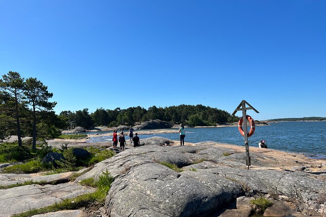 Archipelago Excursion from Helsinki with Lunch and Transportation - What the guides add to the experience
