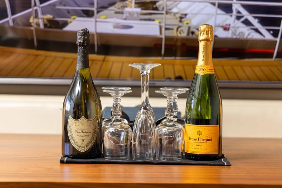 Athens: Saronic Islands Cruise with VIP Area Seating & Lunch - Should you book it?