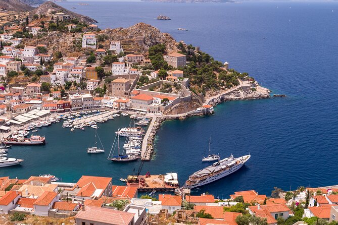 Athens Three-Island Cruise: Hydra, Poros & Aegina w/Lunch Incl - Lunch, music, and life on a large ship