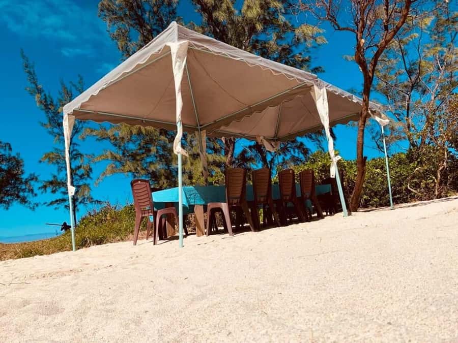 Blue bay: boat trip for ile au cerf (5 islands, barbecue) - A short visit to Ile aux Fouquets Lighthouse