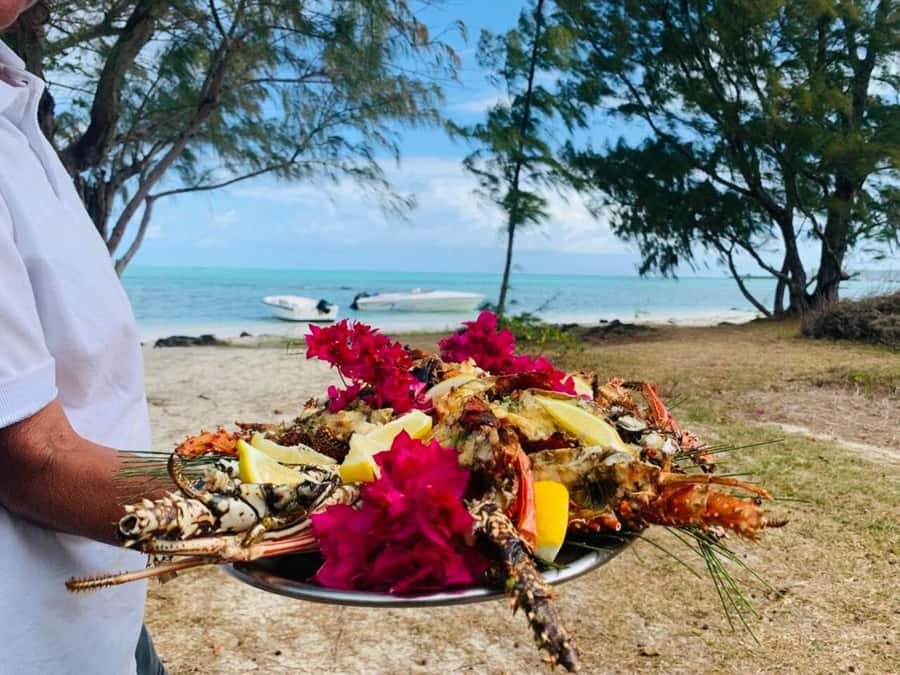 Blue bay: boat trip for ile au cerf (5 islands, barbecue) - Lunch and free time on Ile aux Cerfs