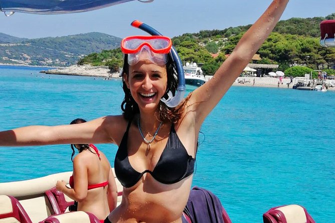 Blue cave and Hvar - 5 Islands speedboat tour from Split - Boat comfort, crew, and what is included