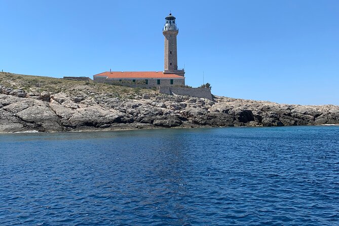 Blue Cave and Town Hvar with 5 Island Boat Tour - Stiniva Cove, cliffs and a short swim
