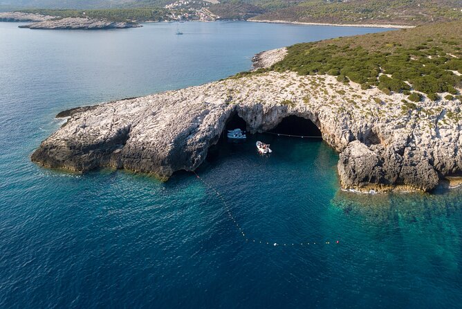 Blue Cave and Town Hvar with 5 Island Boat Tour - Hvar town and the possibility of a shortened visit