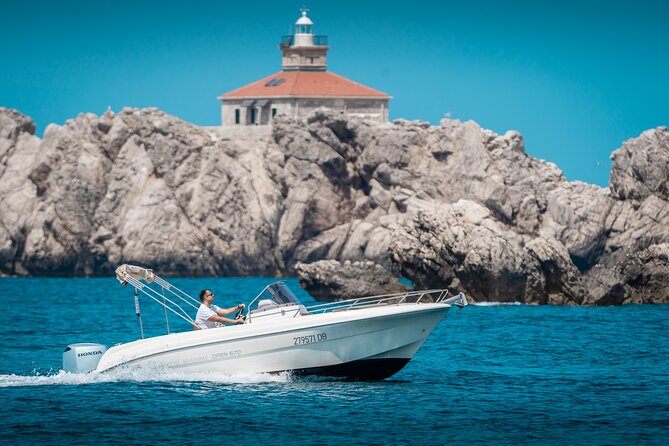 BLUE CAVE & ELAPHITI ISLANDS 4 HOURS ALL INCLUSIVE boat tour - Skipper Ivan and the value of a flexible route
