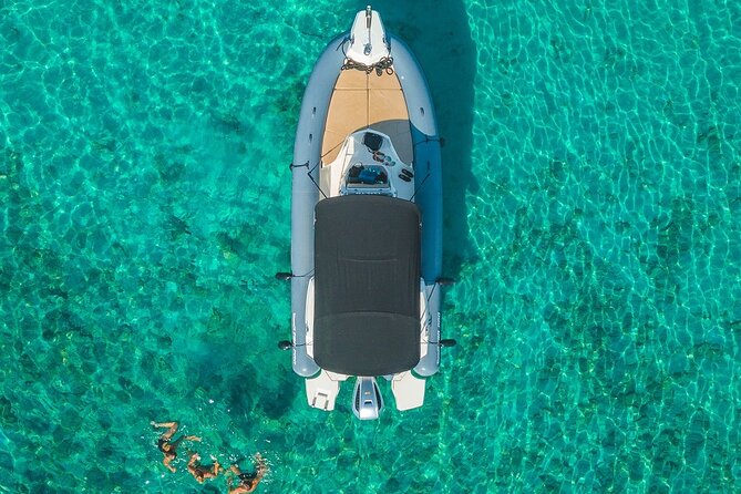 Blue cave & Hvar (5 Islands) private tour from Split or Trogir - Taking a morning break in Komiža