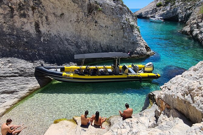 Blue cave & Hvar, 5 islands speed boat tour with unique boats from Split - What the skipper adds to the day