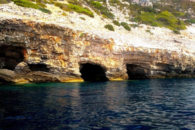 Blue Cave & Hvar : Five Islands Private Speedboat tour - Vis Town and the military tunnel