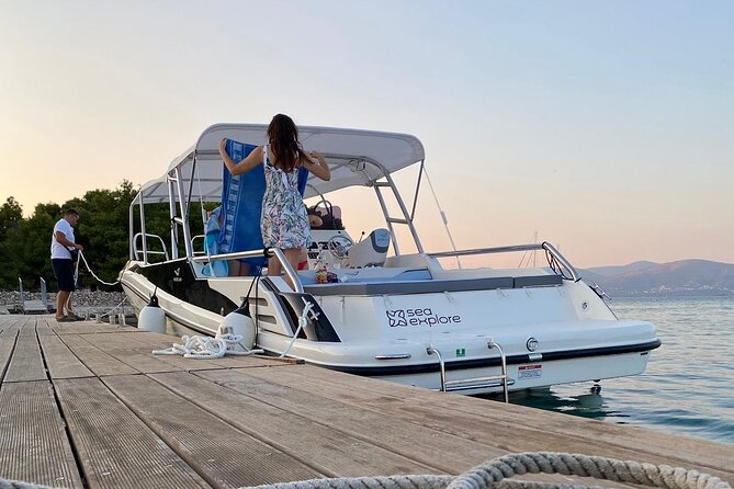 Blue Lagoon and 3 Islands Half Day Tour by Speed Boat - Trogir - Maslinica on Šolta: one hour in a fishing village