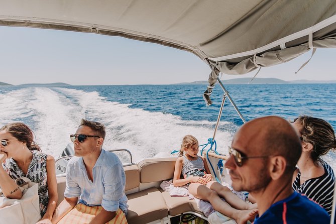 Blue Lagoon & Wine tasting - 3 islands tour - Stomorska for lunch and local food
