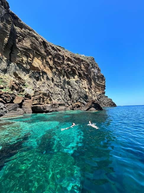 Boat Tour: Island hopping by dinghy with cave visits and snorkeling - My recommendation for Ustica