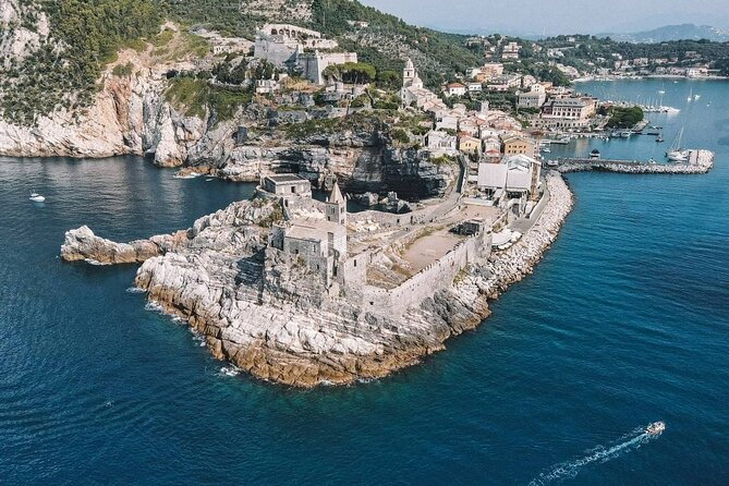 Boat Tour of the 3 Islands & Portovenere - Swimming from the boat on a warm day