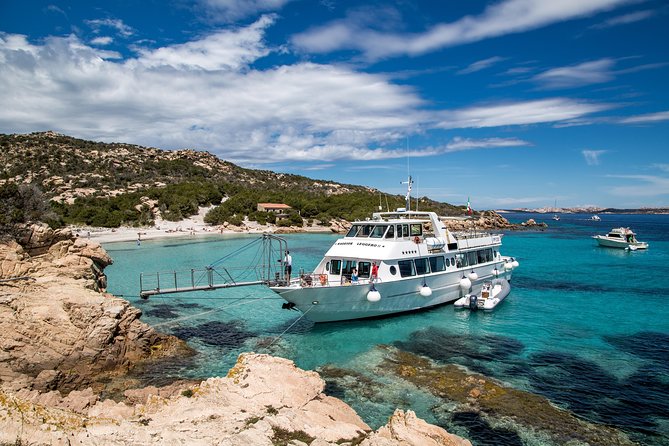 Boat trip La Maddalena Archipelago - Departure from Palau - Budelli and the view toward Spiaggia Rosa