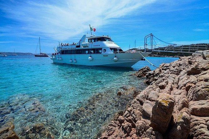 Boat trips La Maddalena Archipelago - Departure from La Maddalena - Budelli and Spargi: the main swim stops