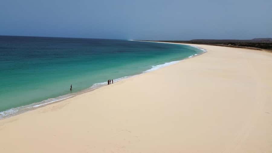 Boavista: 4x4 Island Tour, Santa Monica, Dune, Caves & Lunch - Sandboarding at Morro de Areia is the most playful stop