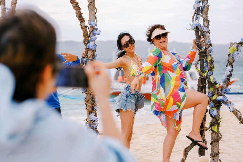 Boracay: Island Boat Tour with Crystal Cove Entry - The BBQ lunch is better than a basic stop
