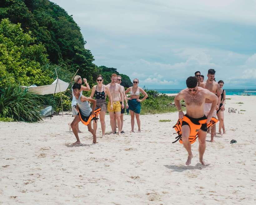 Boracay: Island Hopping & Cliff Jumping by Haqqy Life - Meeting at Frendz Resort and getting ready