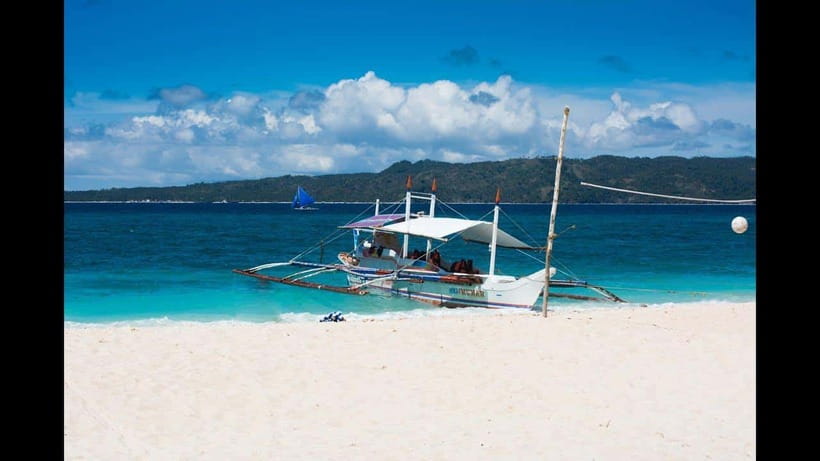 Boracay: Island Hopping Tour with Boodle Fight Lunch - Key points to know before booking