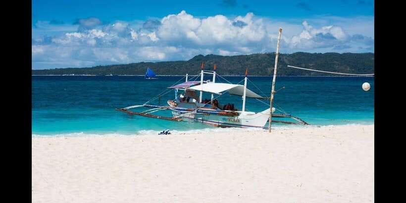 Boracay: Island Hopping Tour with Boodle Fight Lunch - The hot kawa bath