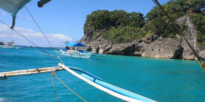 Boracay: Island Hopping Tour with Boodle Fight Lunch - Who will enjoy this boat trip