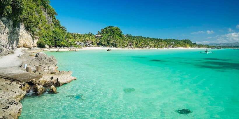 Boracay: Island Hopping with Parasailing Experience - Lunch, the guide, and the hot kawa bath