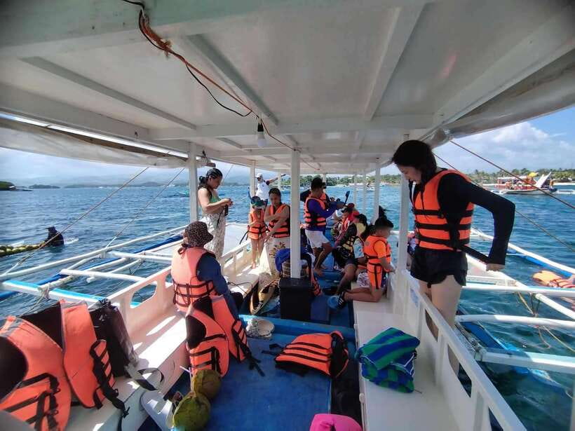 Boracay: Private Island Boat Tour and Lunch with Seaview - Key points at a glance
