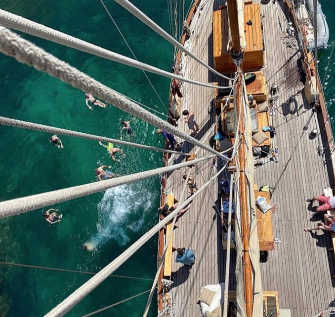 Brunch at sea in the Frioul Archipelago - Setting sail from Marseille on Le Don du Vent