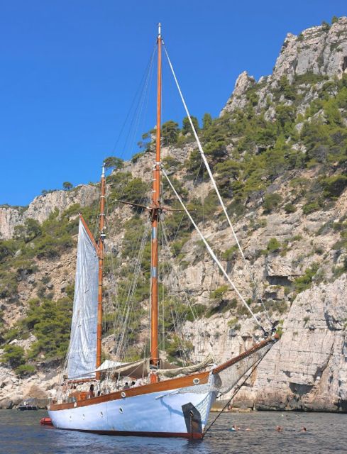 Brunch at sea in the Frioul Archipelago - Reaching the Frioul Islands by sea